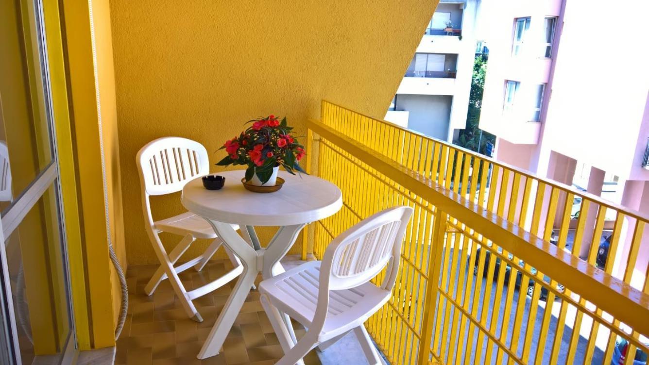 Yellow House เชฟาลู ภายนอก รูปภาพ