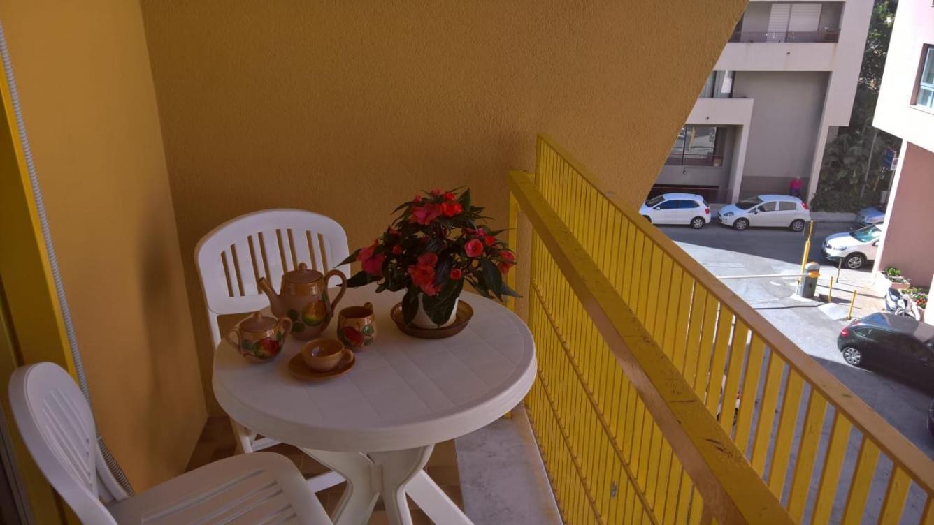 Yellow House เชฟาลู ภายนอก รูปภาพ